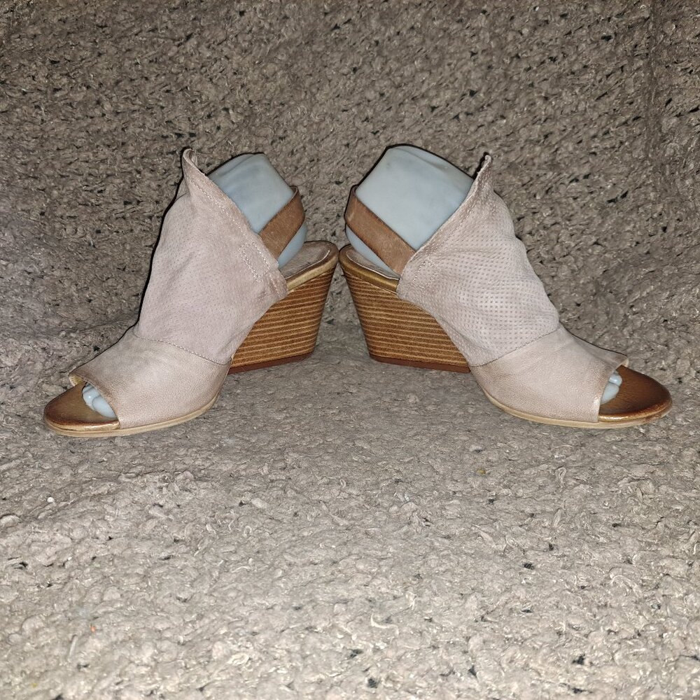 MIZ MOOZ NYC-Blush Pink Perforated Nubuck Kona Wedge Sandal-Sz 40-Near Mint